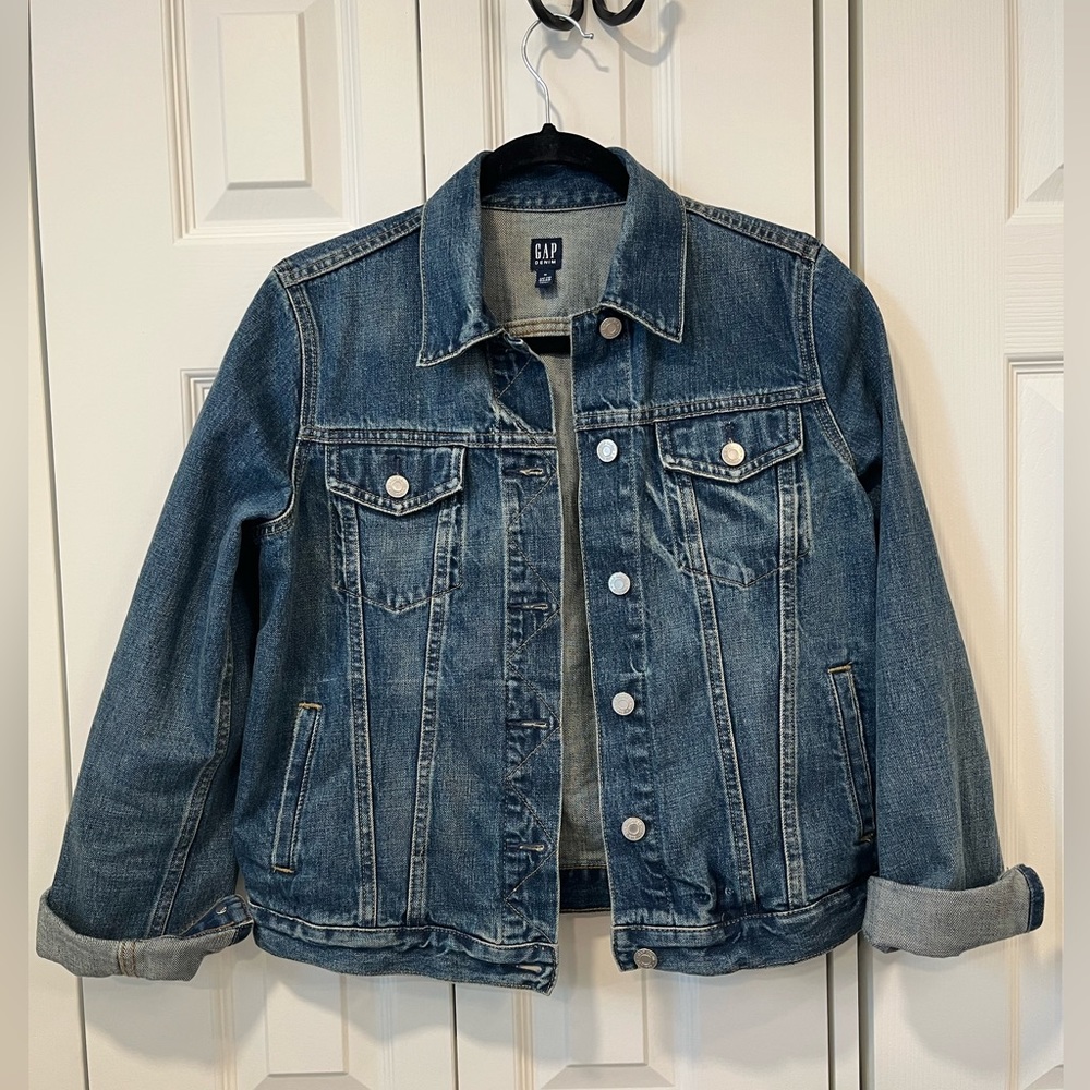 Dark Medium Wash GAP Denim Jacket - Size Medium